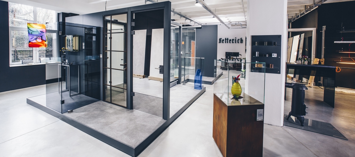 Glas Hetterich Showroom Frankfurt Glastür, Glasvitrine